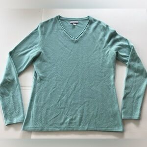 Croft&barrow women sweater size M v-neck Worn with love